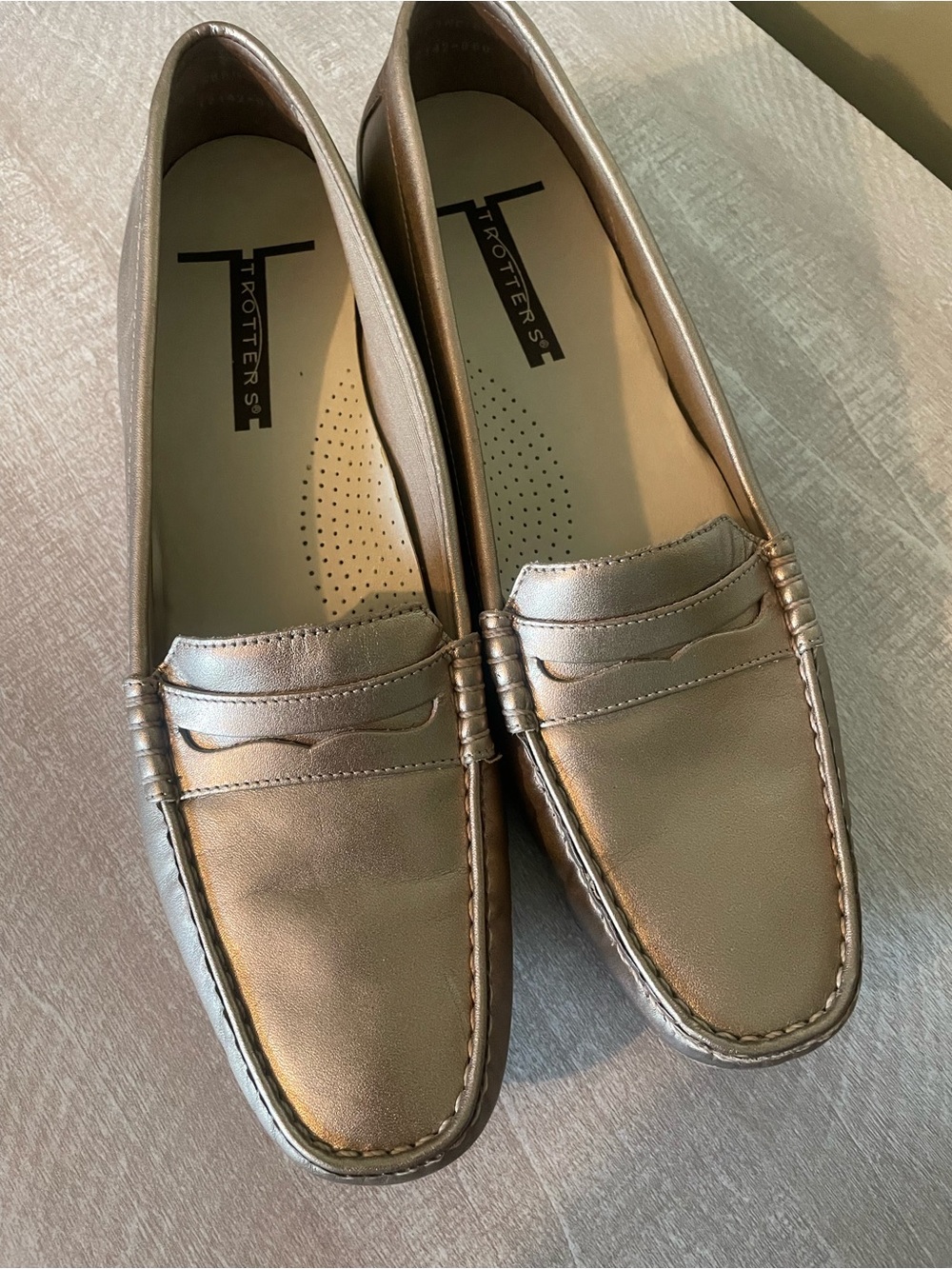 Trotter's Metallic Bronze Penny Loafers flats shoes slipons sz 10N leather